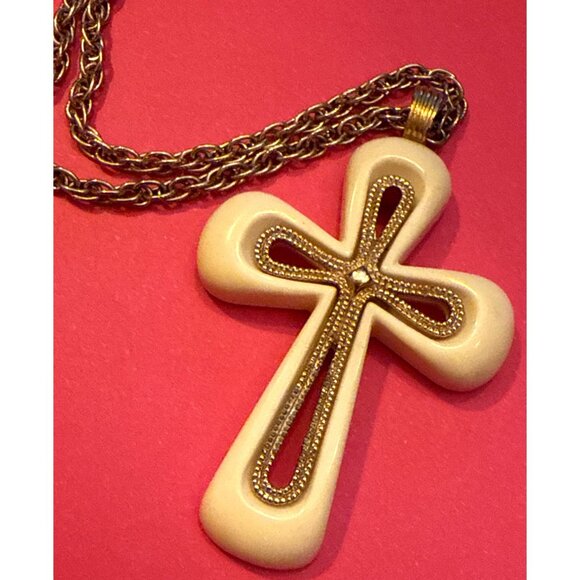 Sarah Coventry Gold-Tone Twisted Chain Necklace With Cream & Gold Cross Pendant - Picture 3 of 11